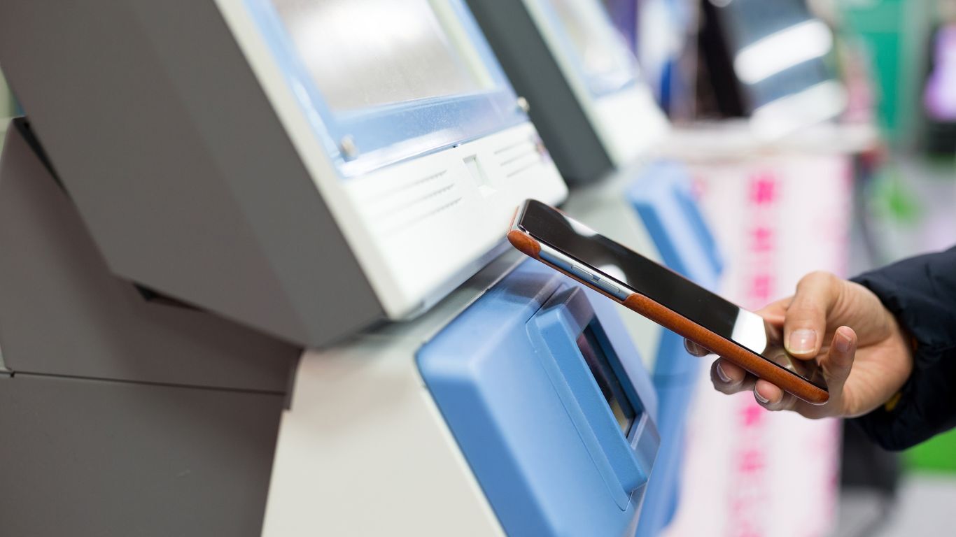 Customer using a smartphone for a contactless payment, illustrating a fast mobile payment experience.